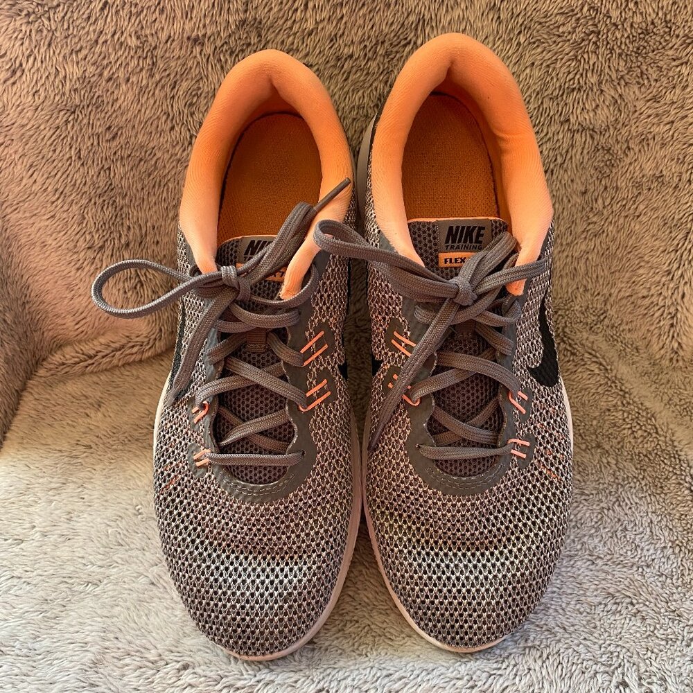 Nike Flex TR 7 Training‎ Sneakers Size 8.5 Color: Grey and Peach